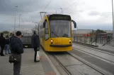 Budapest tram line 4 with low-floor articulated tram 2007 at Petőfi híd, budai hídfő (2006)