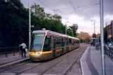 Dublin tram line Green with low-floor articulated tram 4009 at St. Stephen's Green (2006)