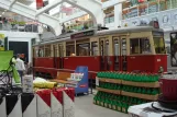 Hamburg railcar 3642 inside Bauhaus-Filiale Hmb-Nedderfeld, seen from the side (2015)