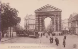 Postcard: 10. BORDEAUX - Place de la Victoire et la Porte d'Aquitaine (1919)