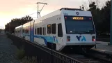 Santa Clara Orange Line with low-floor articulated tram 960 at Mountain View (2019)