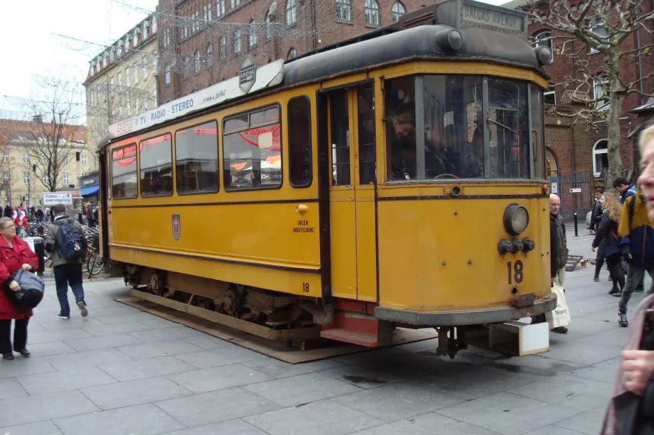 Aarhus museum tram 18, side view Ryesgade (2012)