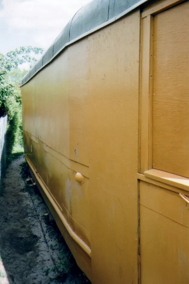 Aarhus railcar 9 behind Tirsdalen's Kindergarten (2007)