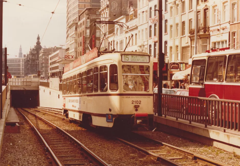 Archive photo: Antwerp tram line 15 with railcar 2102 on Avenue Keyzer/De Keyzerlei (1978)