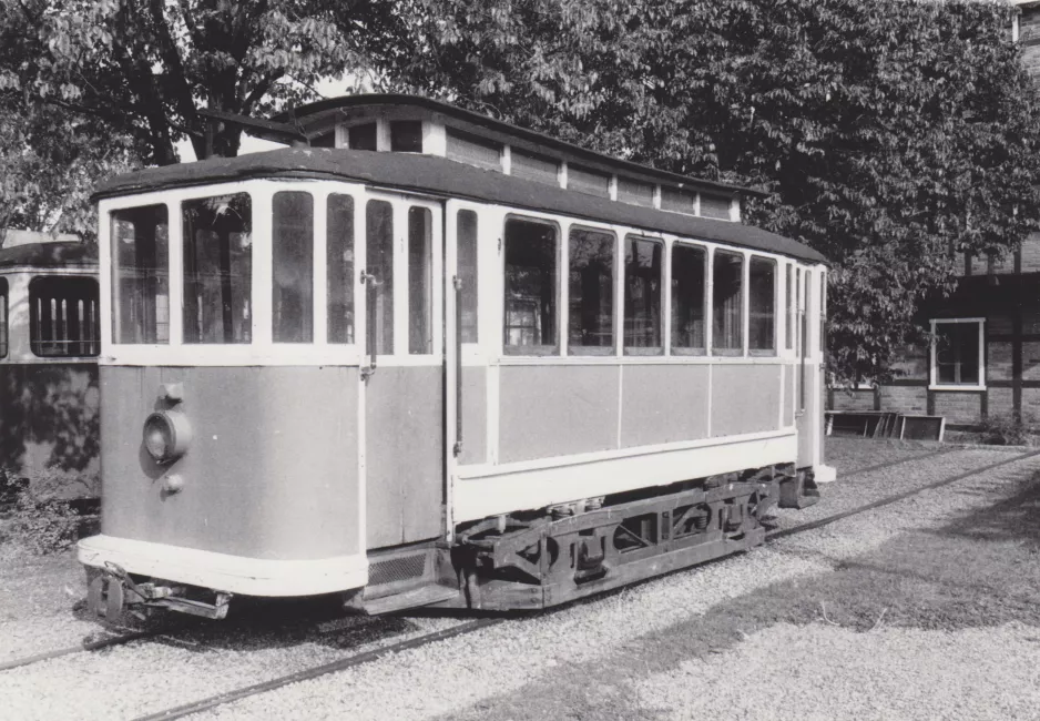 Archive photo: Malmö service vehicle 102 on Teknikens och Sjöfartens Hus (1983)