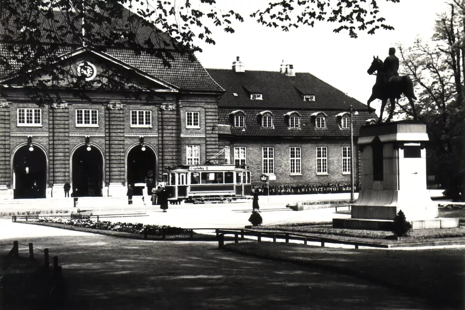 Archive photo: Odense Hovedlinie with railcar 14 at Banegården (1930-1939)