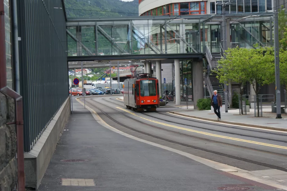 Bergen grinder car 901 on Kaigaten (2012)