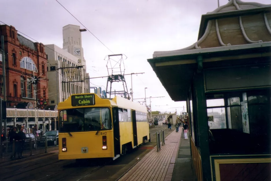 Blackpool tram line T1 with railcar 642 on Promenade (2006)