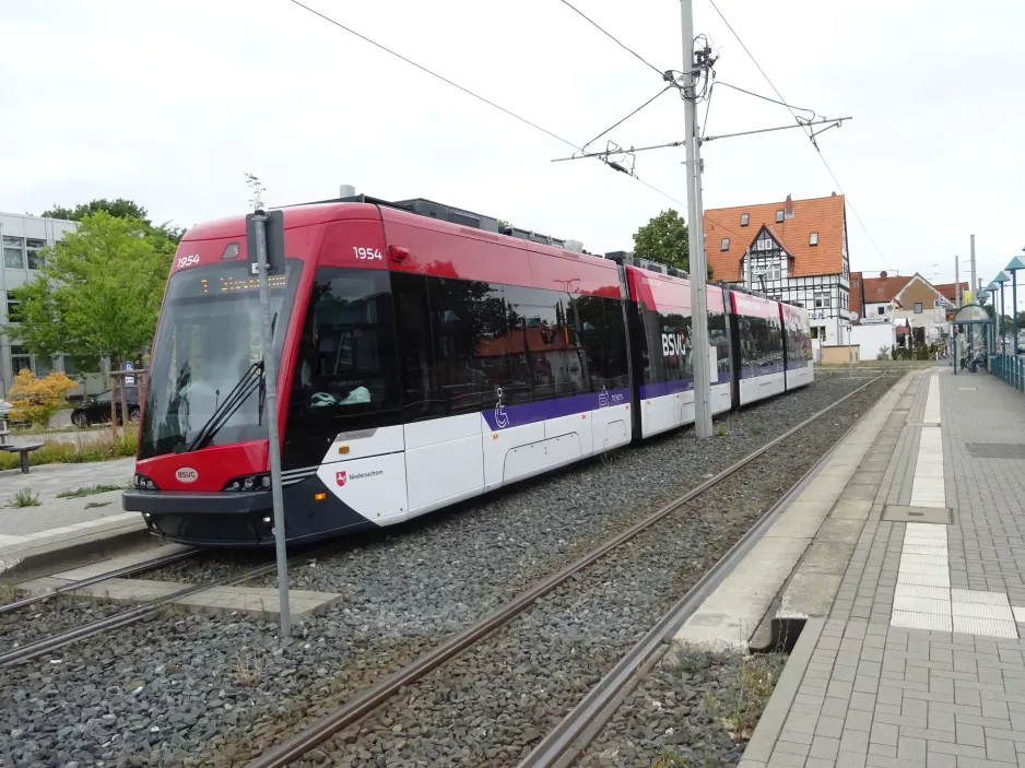 Braunschweig tram line 1 with low-floor articulated tram 1954 at Nordhoffstraße (2022)