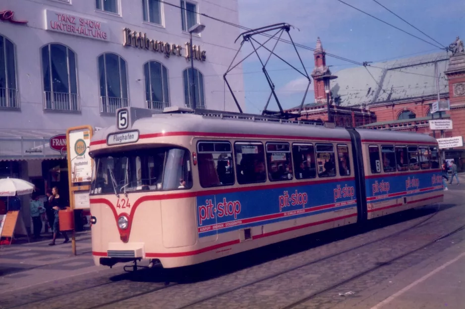 Bremen extra line 5 with articulated tram 424 at Hauptbahnhof (1987)