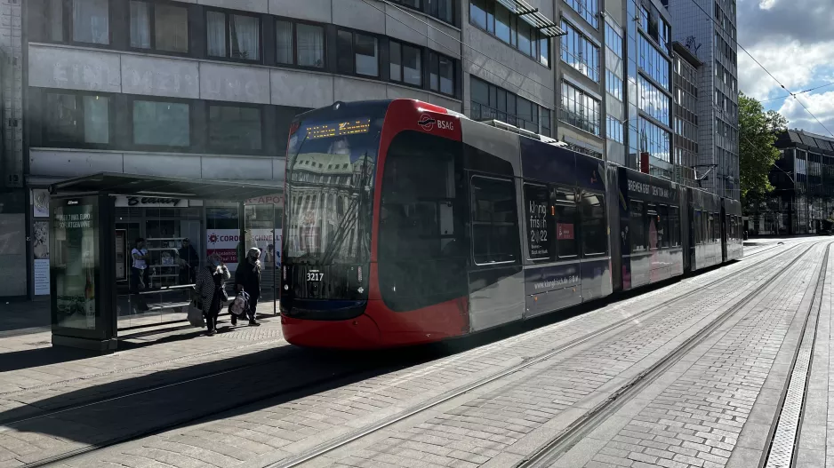 Bremen low-floor articulated tram 3217 at Am Brill (Hutfilter-/Obernstraße) (2022)