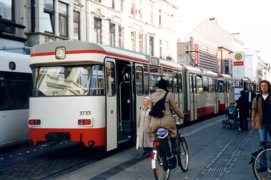 Bremen tram line 2 with sidecar 3733 at Brunnenstr. (2003)