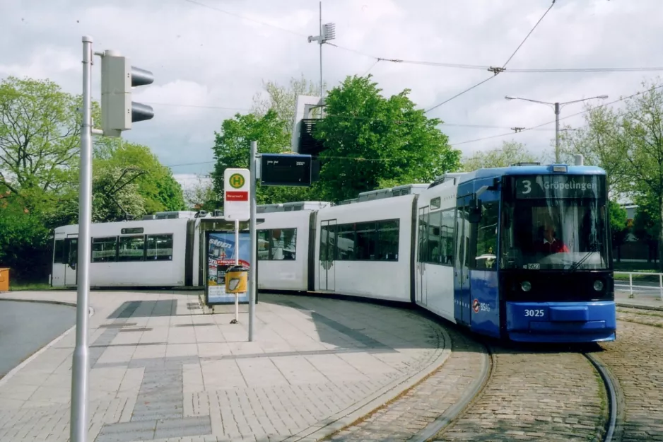 Bremen tram line 3 with low-floor articulated tram 3025 at Weserwehr (2005)