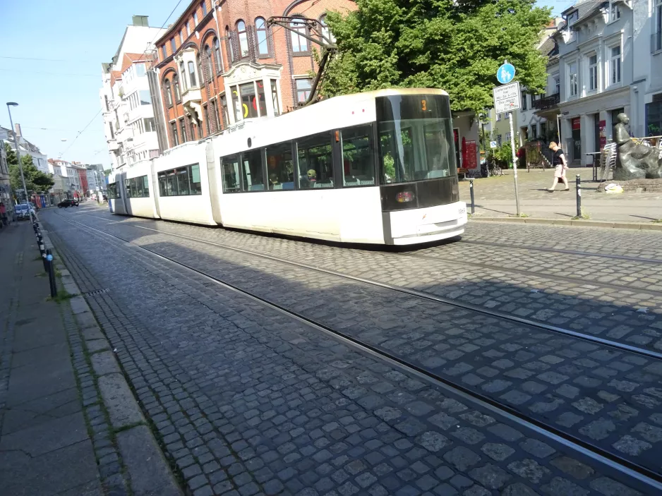 Bremen tram line 3 with low-floor articulated tram 3069 at Ulrichsplatz (2021)