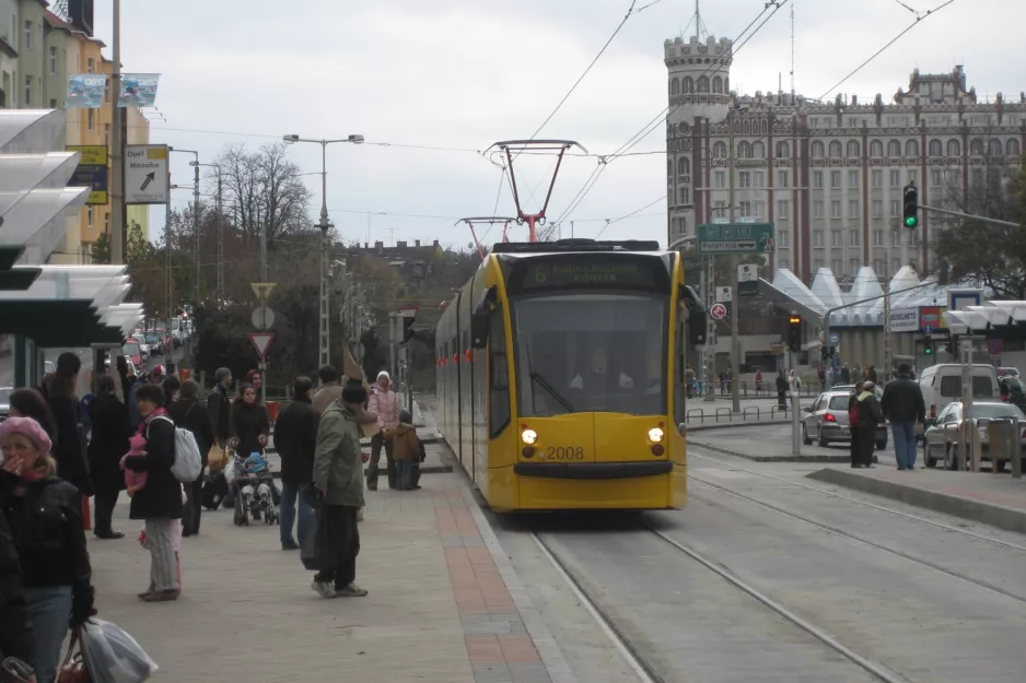 Budapest tram line 6 with low-floor articulated tram 2008 at Széll Kálmán tér (2006)