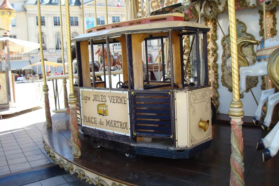 Carousel: Place du Martroi, Ligne Jules Verne (2010)