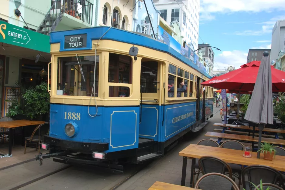 Christchurch Tramway line with railcar 1888 on New Regent Street (2023)