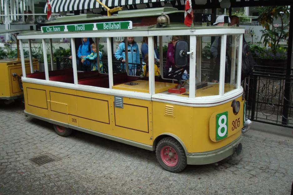 Copenhagen Tivoli with model railcar 305 at Linie 8 (2015)