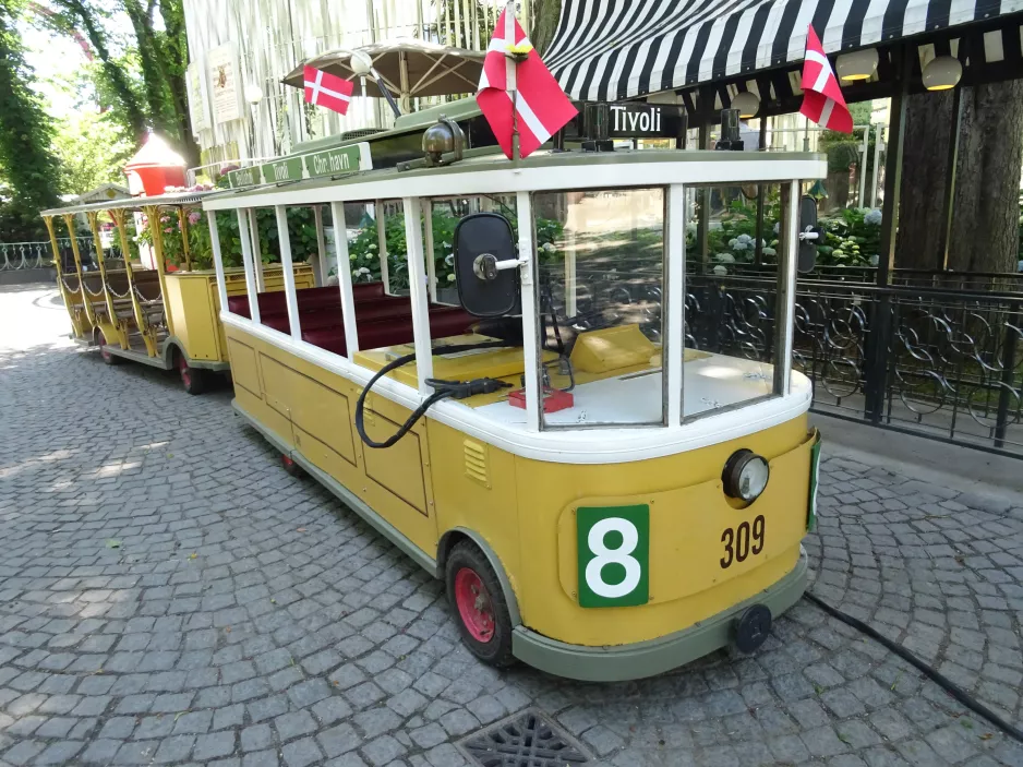 Copenhagen Tivoli with model railcar 309 at Linie 8 (2022)