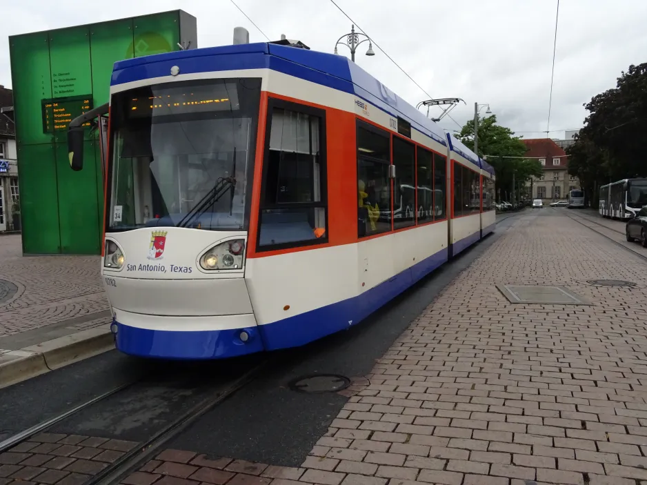 Darmstadt extra line 2 with low-floor articulated tram 0782 "San Antonio, Texas" at Hauptbahnhof (2024)