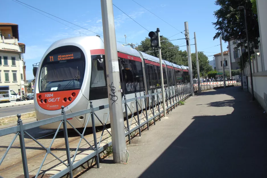 Florence tram line T1 with low-floor articulated tram 1004 near Rosselli (2016)