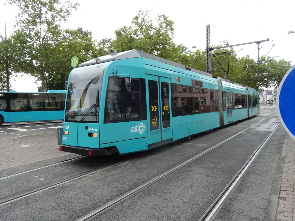 Frankfurt am Main tram line 21 with low-floor articulated tram 026 "Tel Aviv" at Niederräder Landstraße (2024)