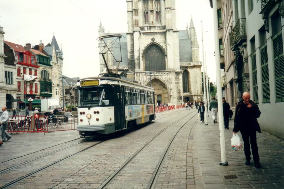 Ghent tram line T4 with railcar 21 at Korenmarkt (2002)