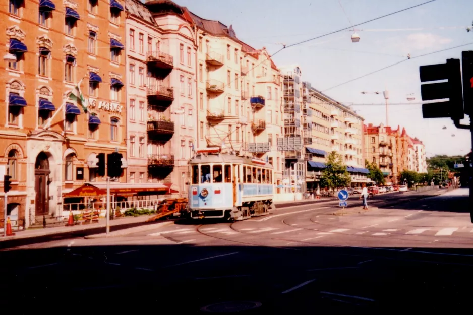 Gothenburg 12 (Lisebergslinjen) with railcar 208 near Berzeliigatan (1995)