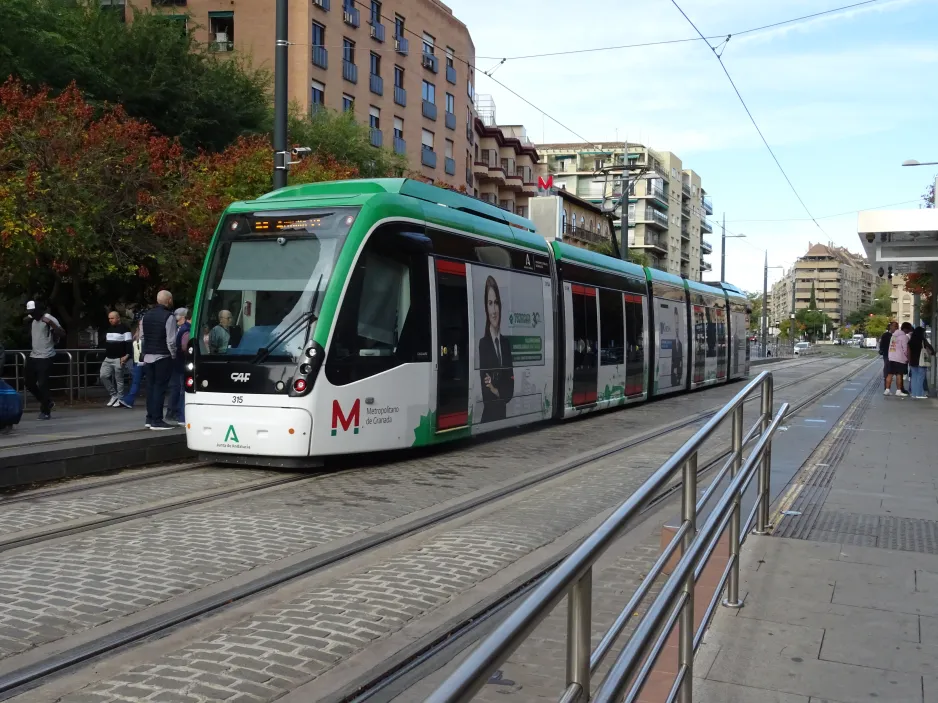 Granada tram line M1 with low-floor articulated tram 315 at Caleta (2024)