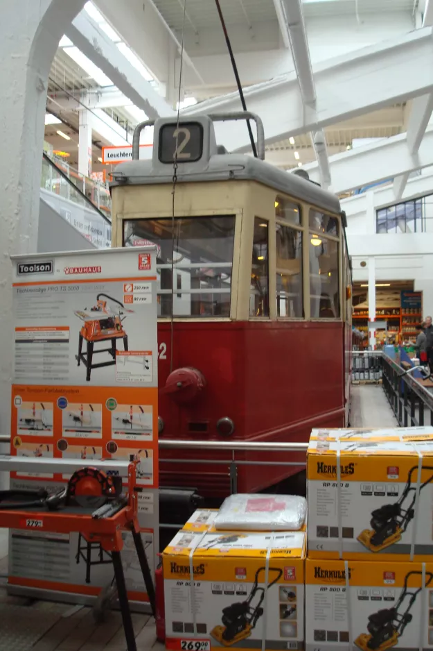 Hamburg railcar 3642 inside Bauhaus-Filiale Hmb-Nedderfeld, seen from behind (2015)