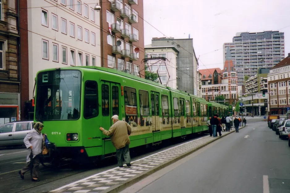 Hannover articulated tram 6171 at Schwarzer Bär (2006)