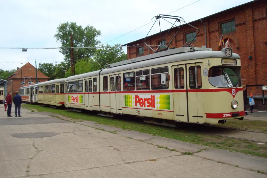 Hannover Hohenfelser Wald with articulated tram 2304 at Straßenbahn-Haltestelle (2010)