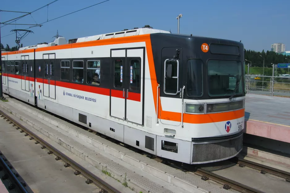 Istanbul regional line T4 with articulated tram 505 at Vatan (2011)