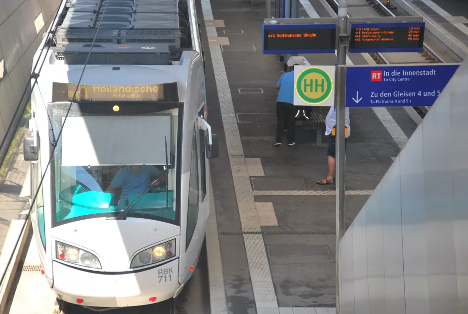 Kassel regional line RT1 with low-floor articulated tram 711 "Die Sterntaler" at Hauptbahnhof (2017)