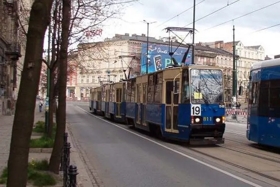 Kraków extra line 19 with railcar 811 on Basztowa (2005)