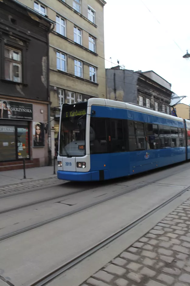 Kraków tram line 6 with low-floor articulated tram 2019 on Kalwaryjska (2011)