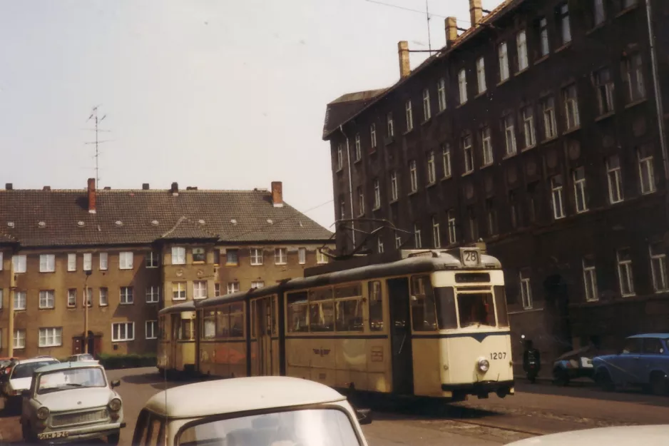 Leipzig extra line 28 with articulated tram 1207 at Eli-Voigt Str. (1990)