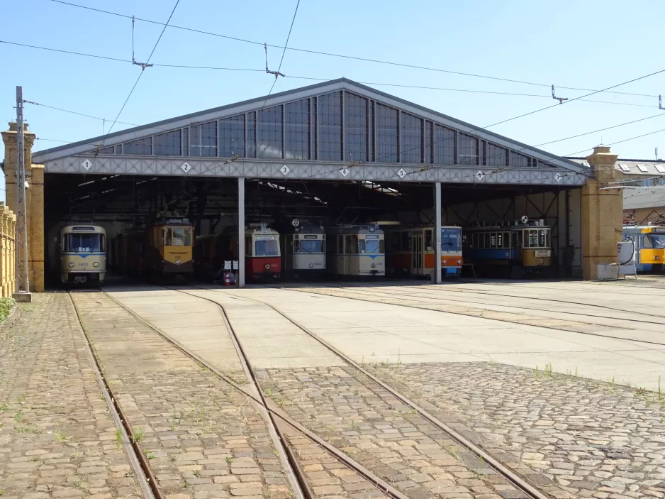 Leipzig railcar 1602 inside Apelstraße 1 (2023)