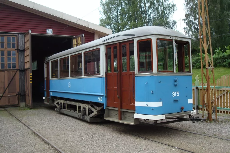 Malmköping sidecar 915 in front of Hall III (2012)