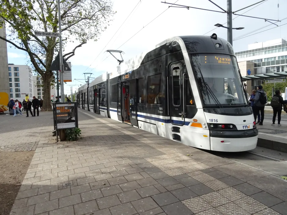 Mannheim regional line 5 with low-floor articulated tram 1816 at HD Hauptbahnhof (2024)