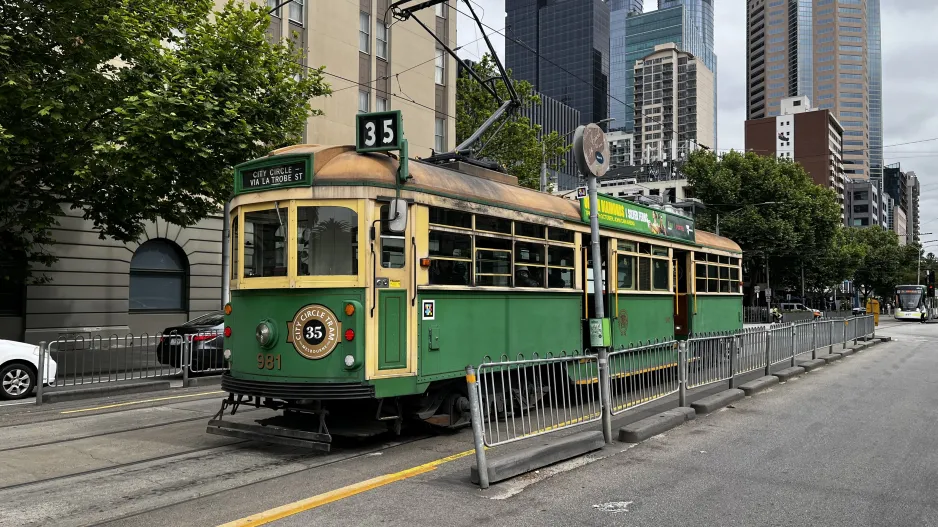 Melbourne tourist line 35 (City Circle) with railcar 981 at Bourke Street/Spring Street (2024)