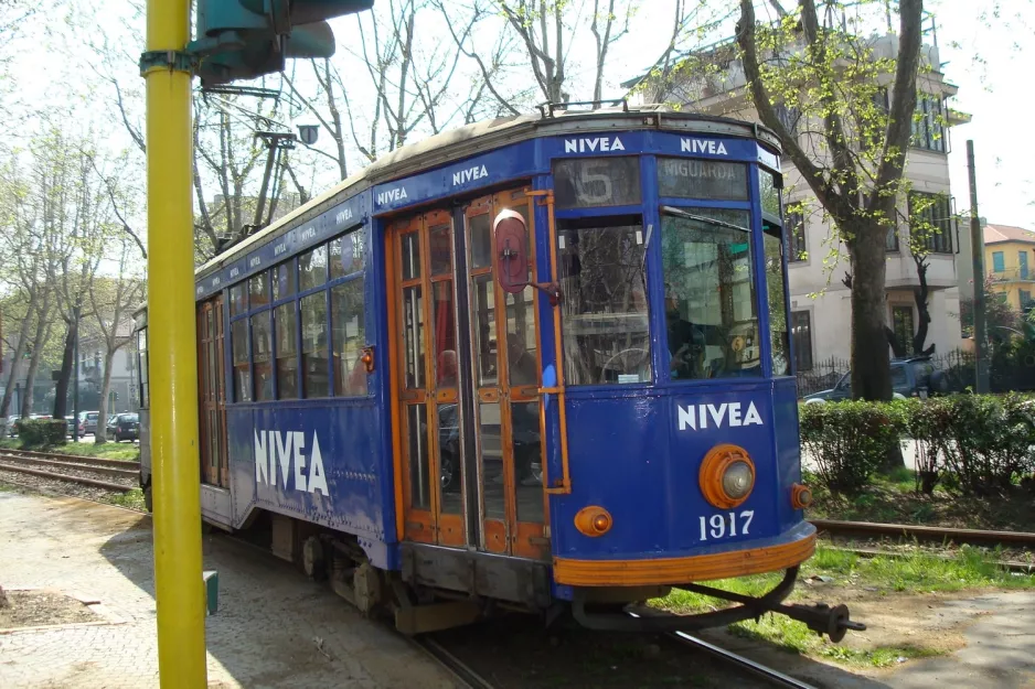 Milan tram line 5 with railcar 1917 close by Marche M5 (2009)