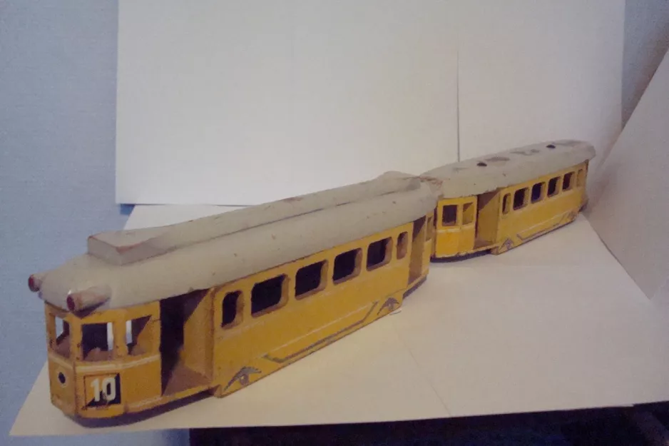 Model tram: Lundings bogiemotorvogn og Lundings bogiebivogn linie 10 (1953)