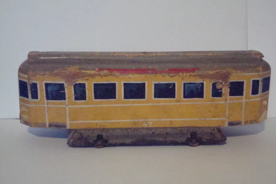 Model tram: side of bogie motor car no. 47/67 (1953)
