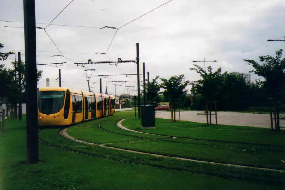 Mulhouse tram line 1 with low-floor articulated tram 2007 on Rue du 6'erme RTM (2007)