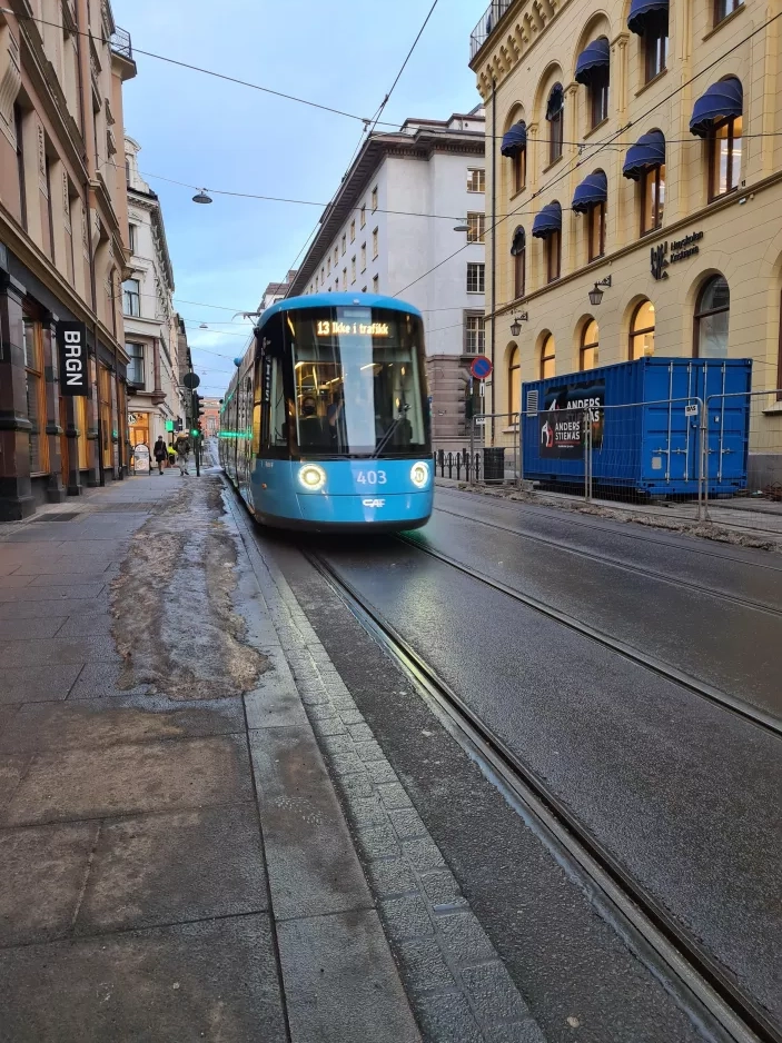 Oslo low-floor articulated tram 403, the front Prinsens gate (2022)