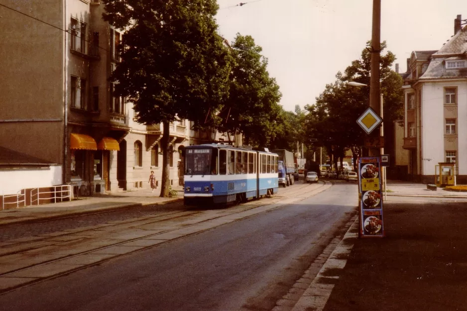 Plauen tram line 1 with articulated tram 207 near Seumegstraße (1990)