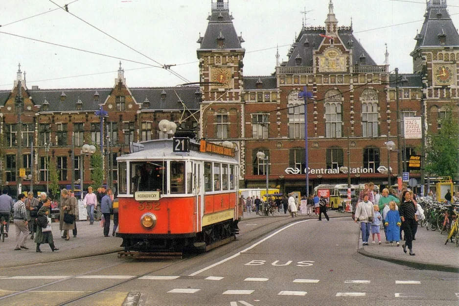 Postcard: Amsterdam railcar 352 by Central Station (1987)