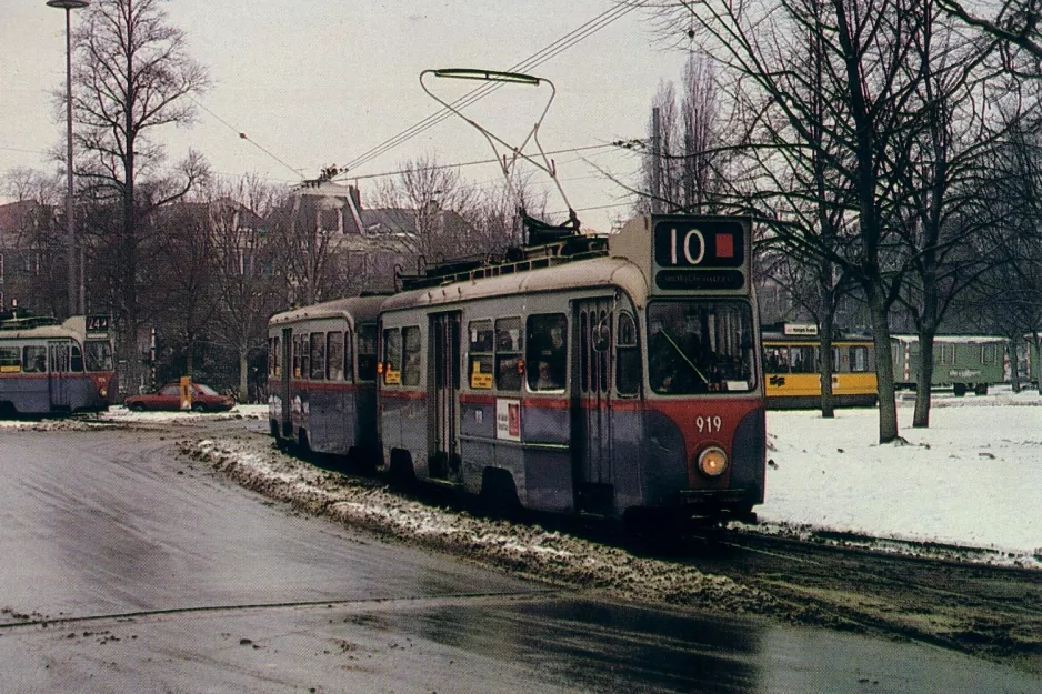 Postcard: Amsterdam tram line 10 with railcar 919 close by Vijzelgracht (1979)