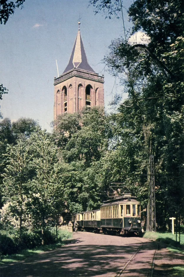 Postcard: Haarlem railcar A 28 in Monnickendam (1956)